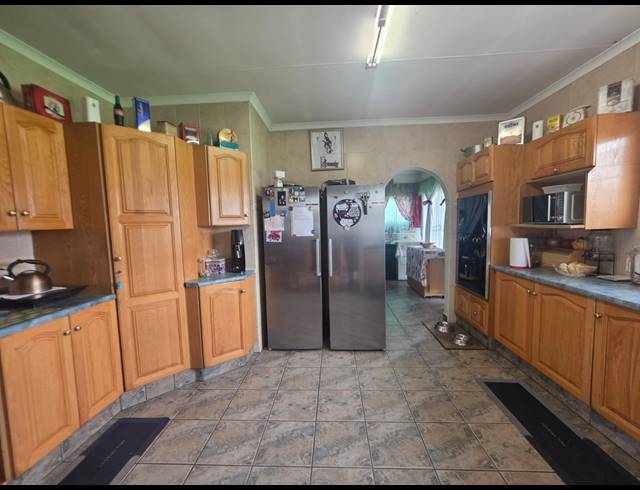 4 BEDROOM HOUSE FOR SALE IN VANDERBIJLPARK SW 2
